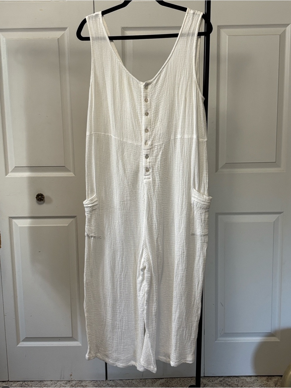 Women's White Sleeveless Button-Front Jumpsuit with Pockets